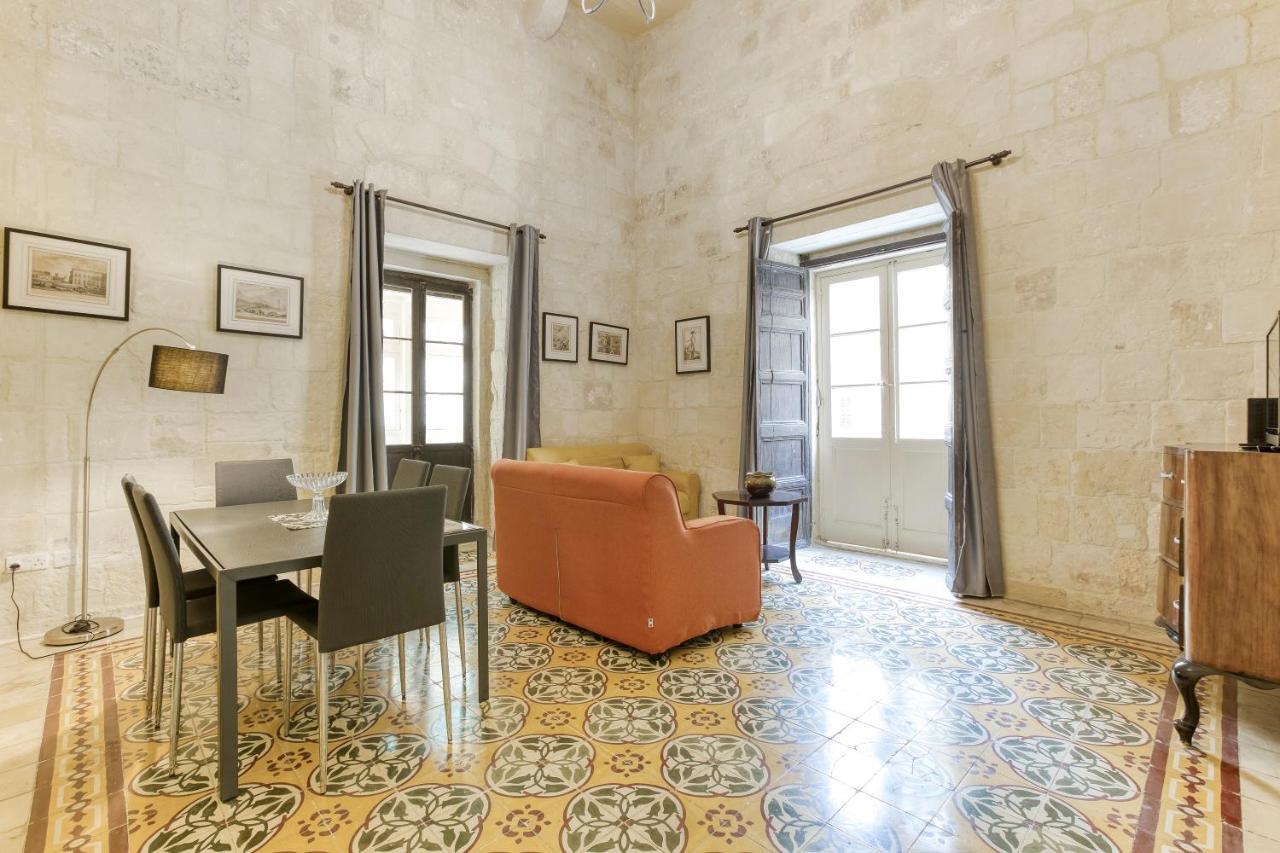 Vlt214- 2 Bedroom Townhouse Holiday home Valletta
